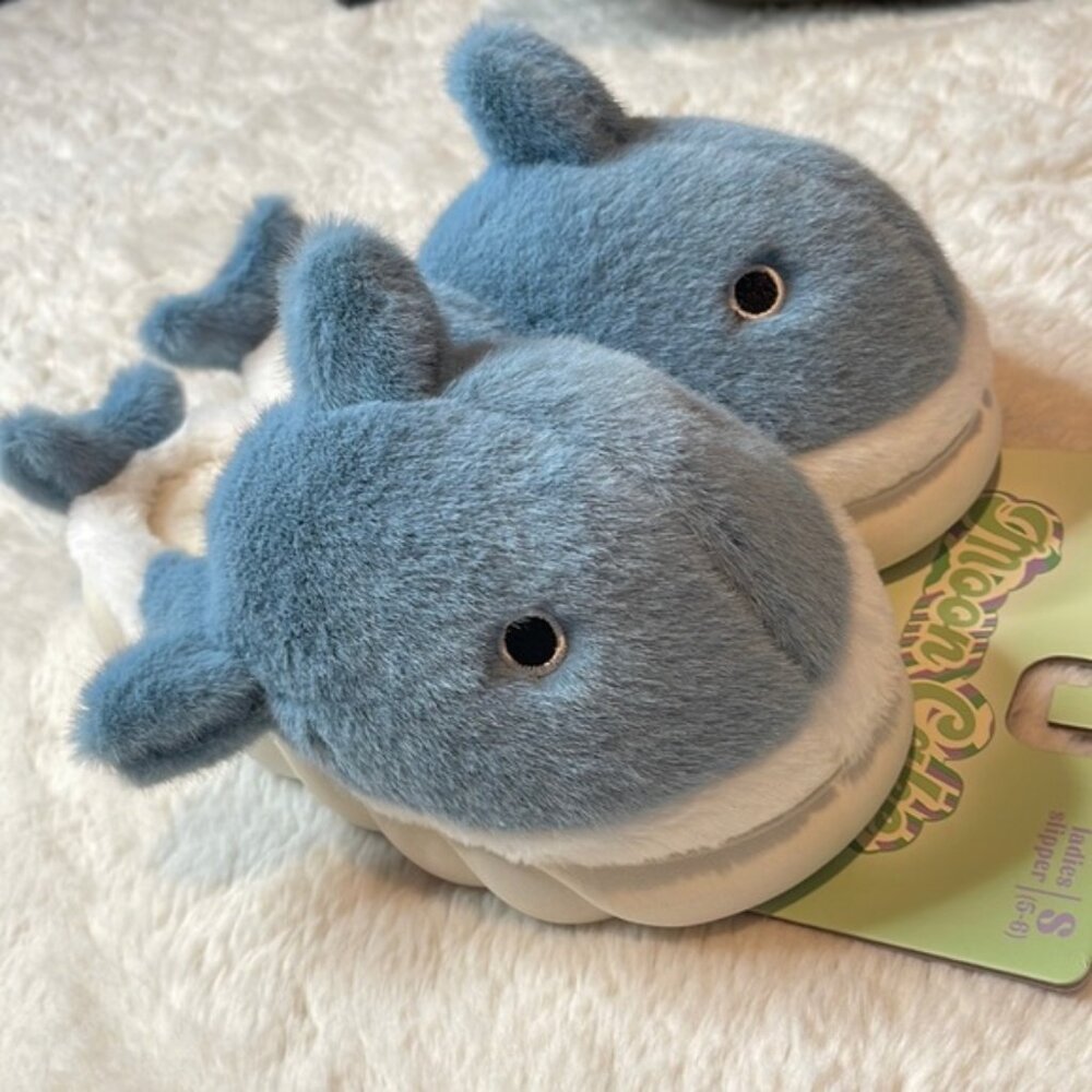 NWT Mooncake Whale Slippers - SIZE: 5-6